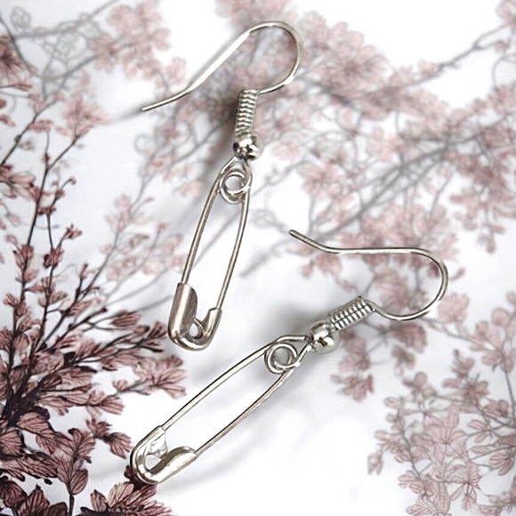 5 For $25💫Small Silver Punk Safety Pin Dangles Earrings - Picture 3 of 5